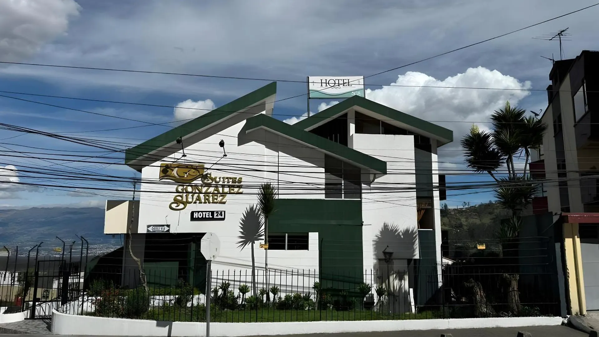 Hotel Gonzalez Suarez En Quito By Lauza