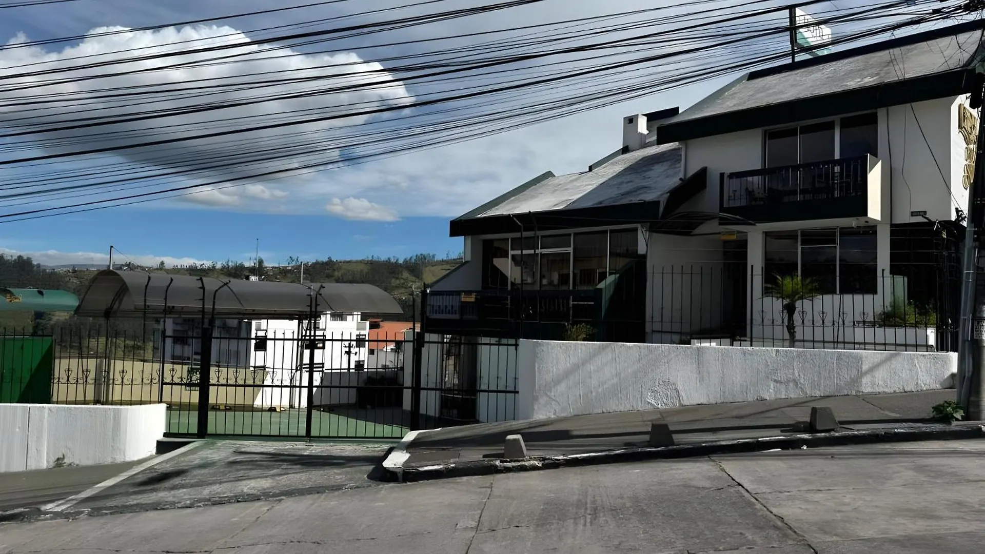 Hotel Gonzalez Suarez En Quito By Lauza