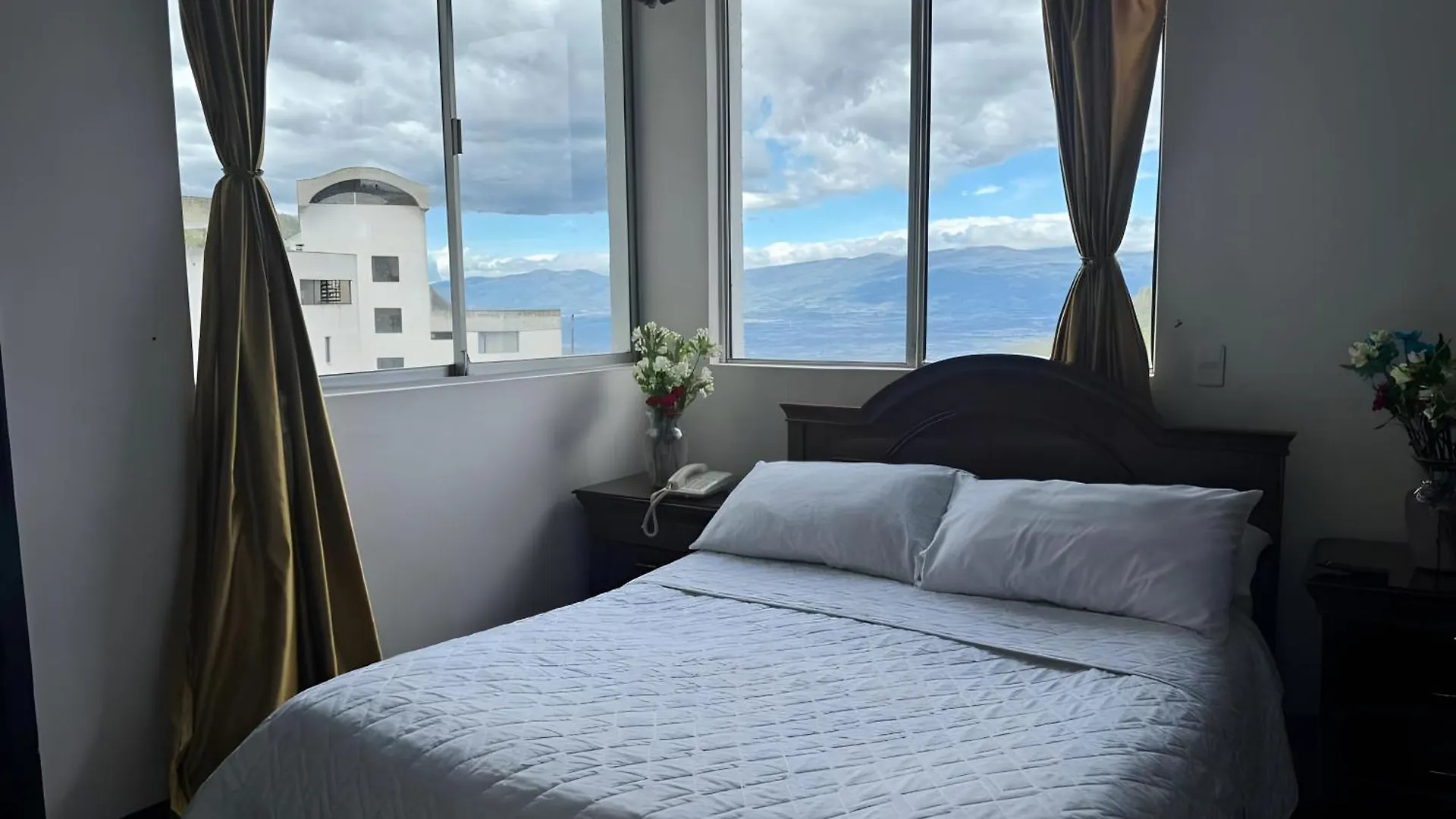 Hotel Gonzalez Suarez En Quito By Lauza