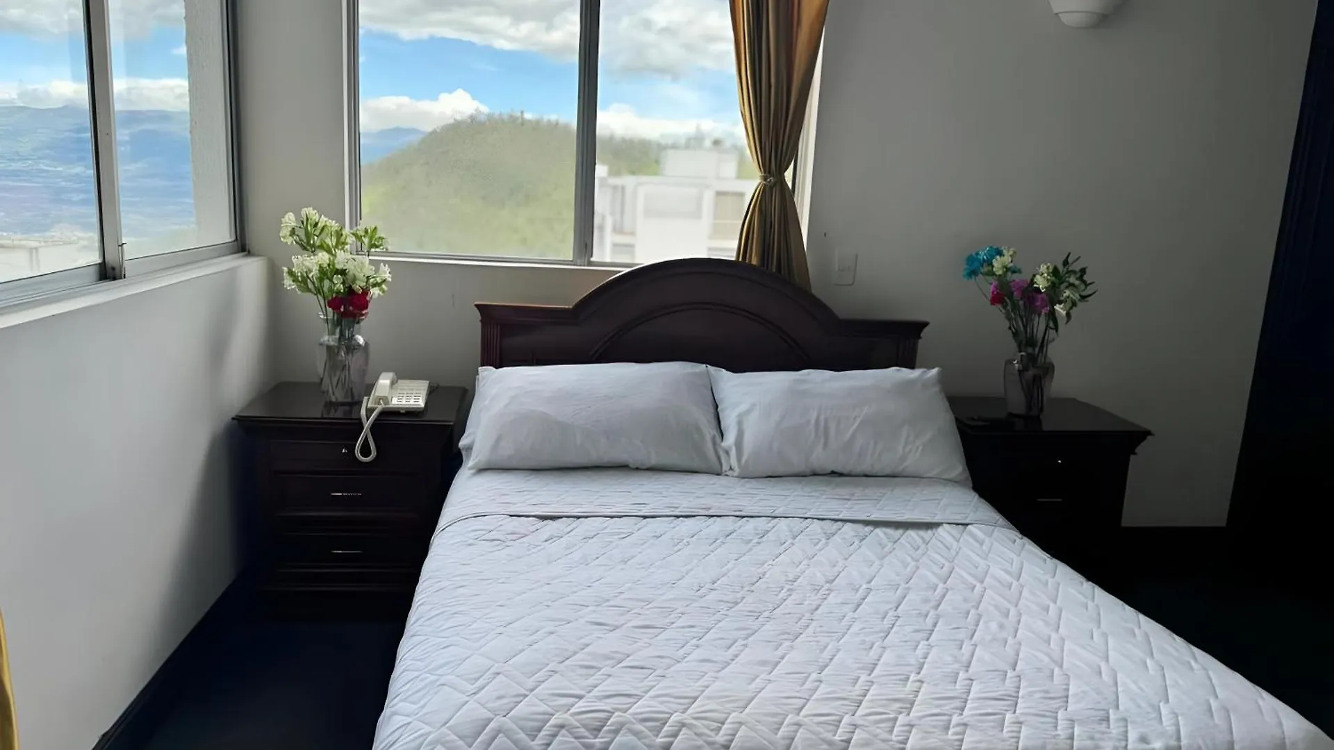 Hotel Gonzalez Suarez En Quito By Lauza