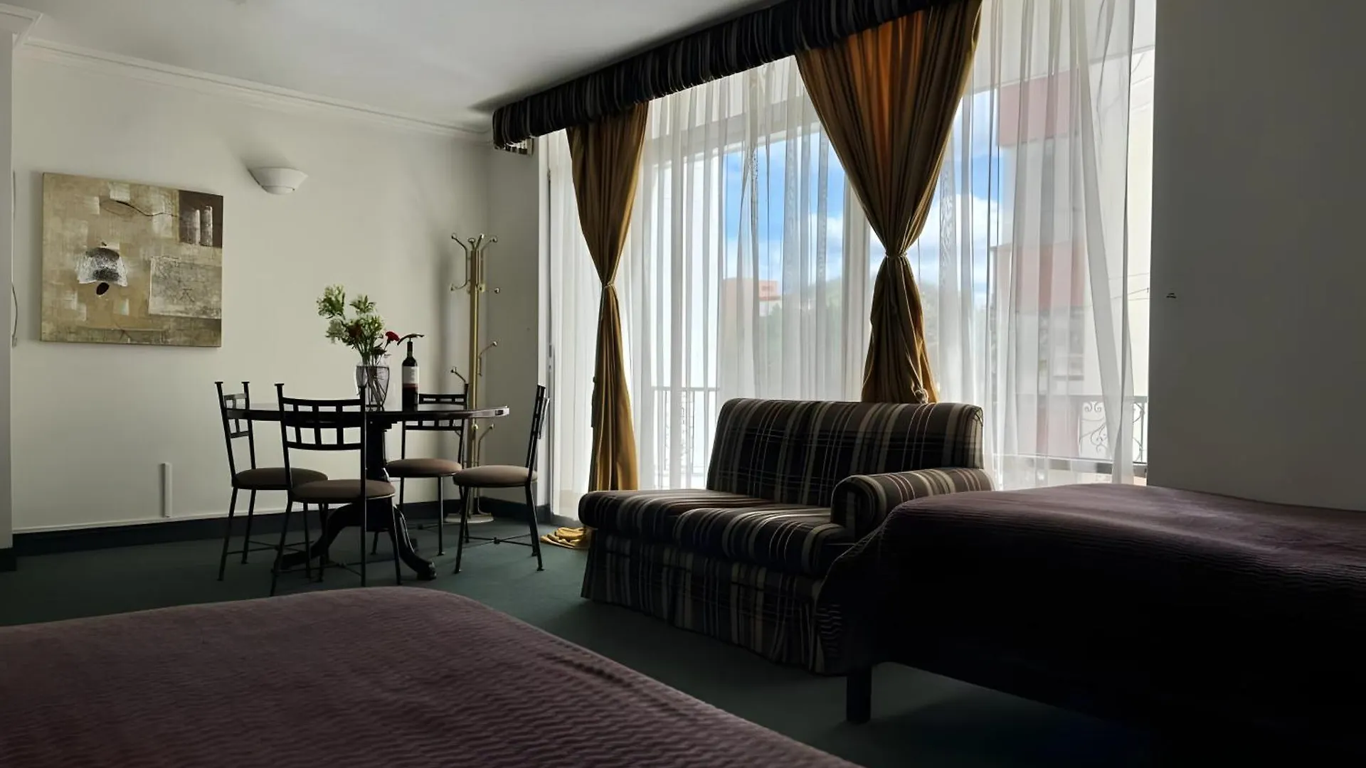 Hotel Gonzalez Suarez En Quito By Lauza