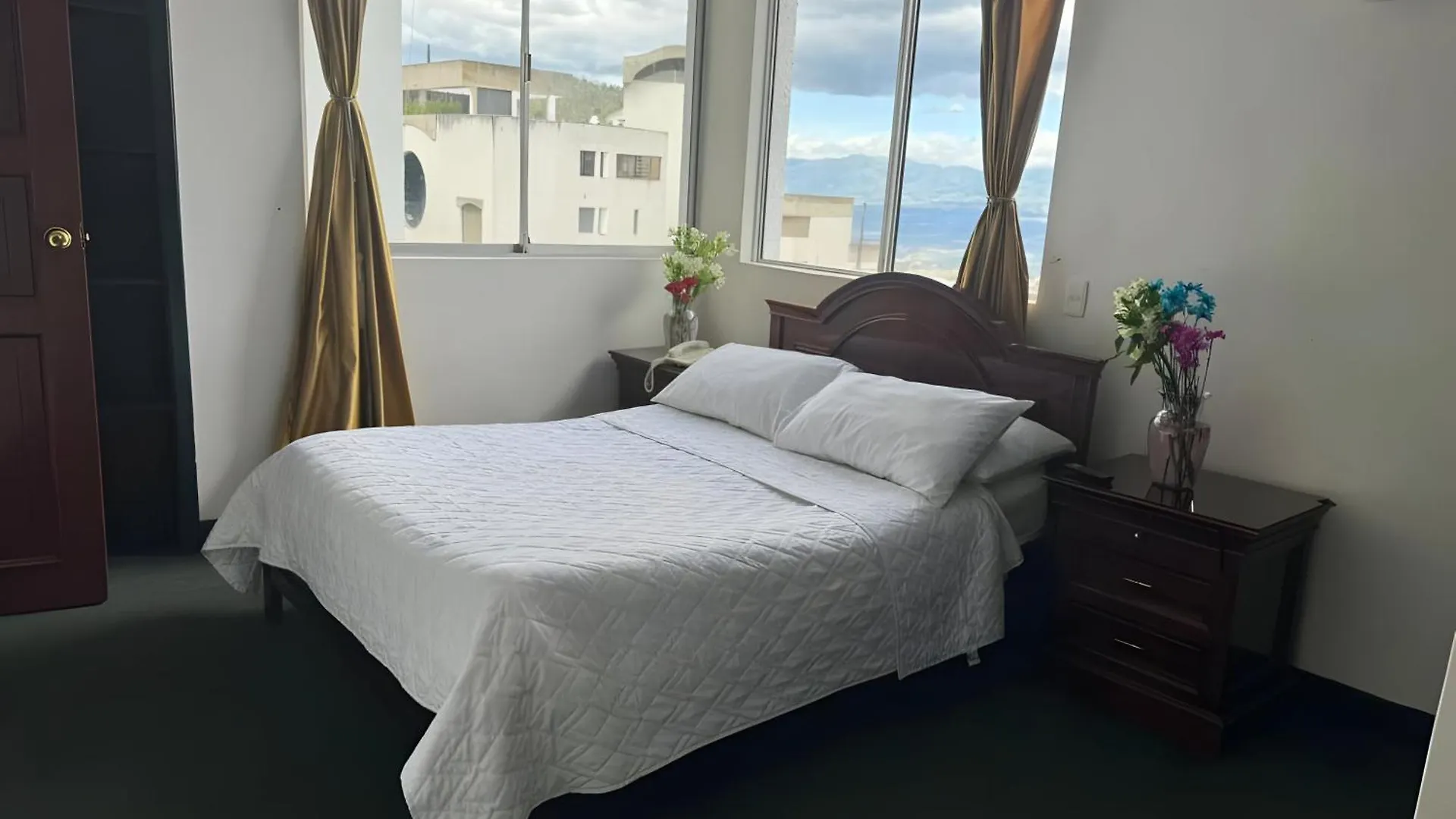 Hotel Gonzalez Suarez En Quito By Lauza Ecuador