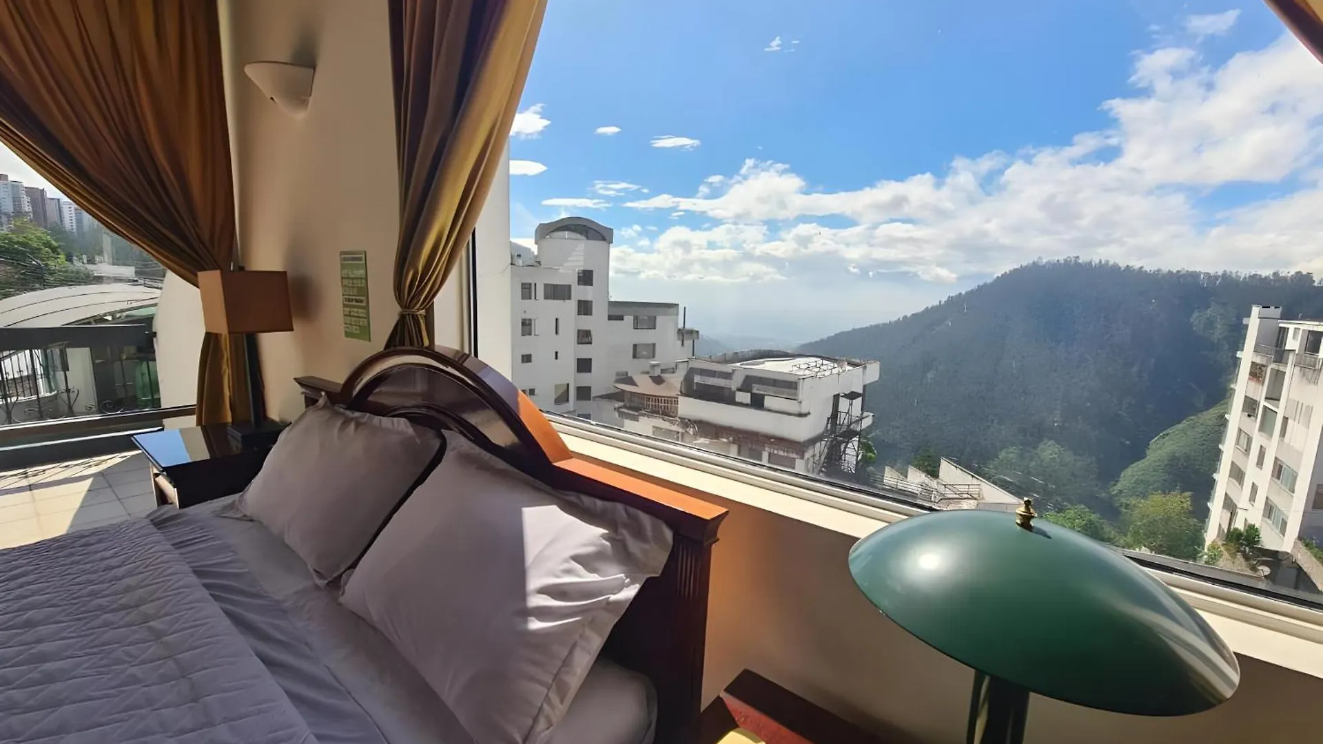 Hotel Gonzalez Suarez En Quito By Lauza Ecuador