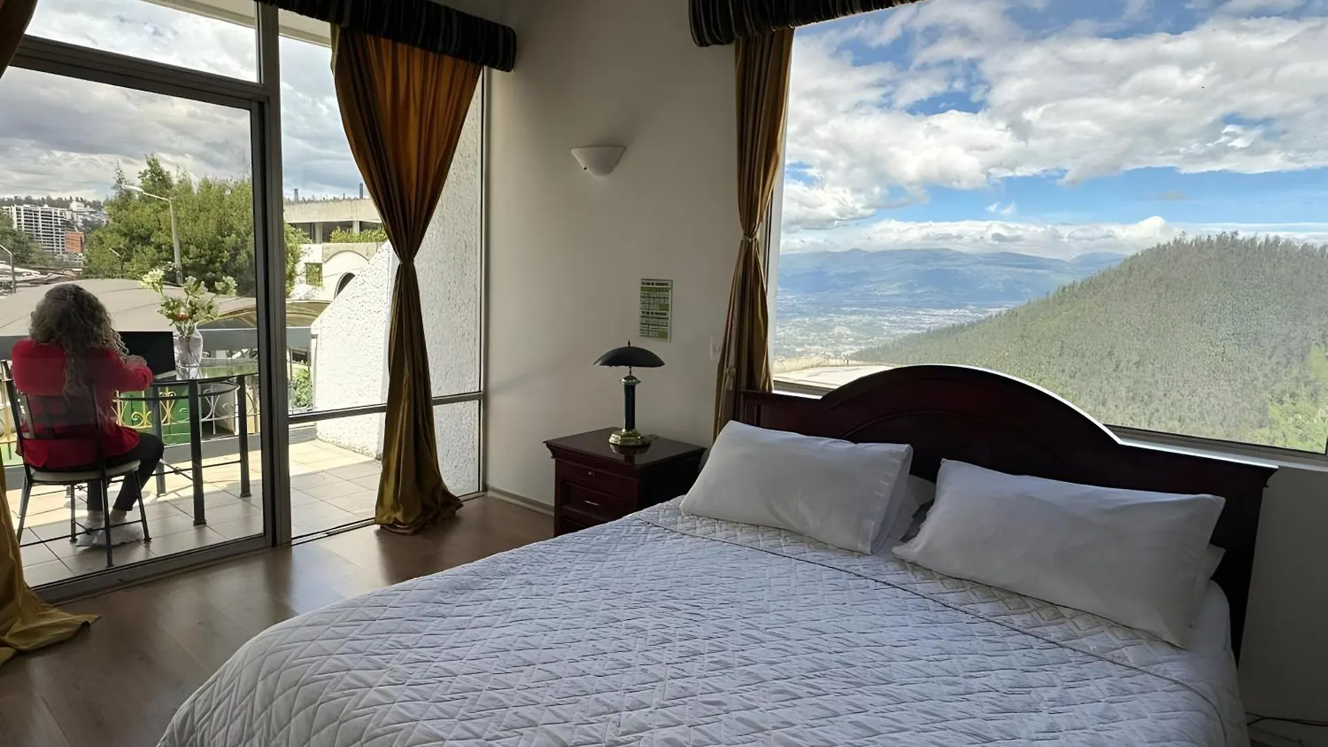 Hotel Gonzalez Suarez En Quito By Lauza