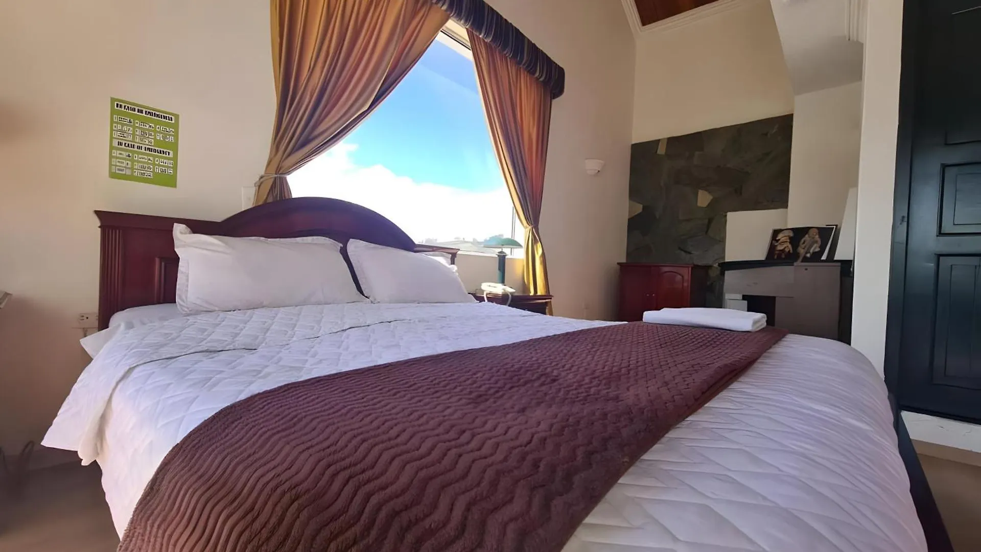 Hotel Gonzalez Suarez En Quito By Lauza